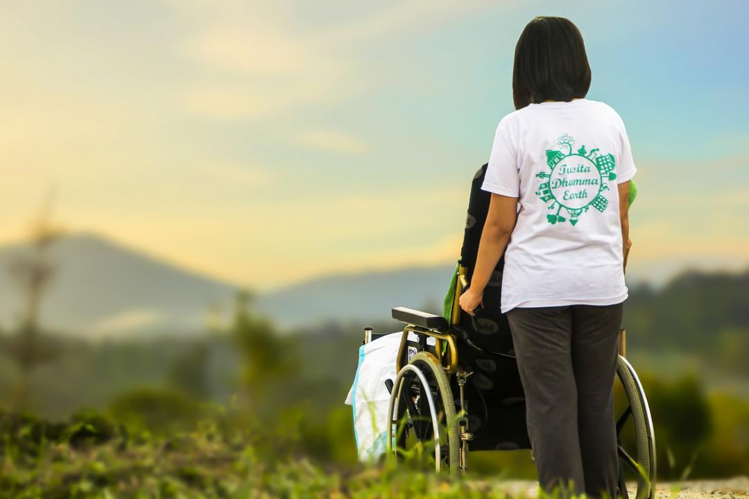 Projeto de lei prevê estabilidade no emprego para responsáveis por pessoa com deficiência