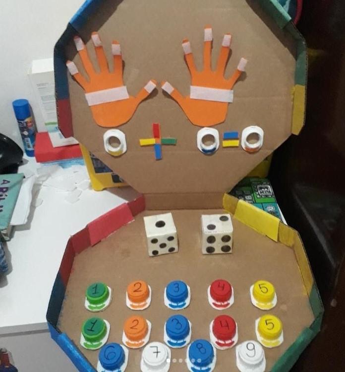 Mãe cria jogos pedagógicos para filho autista com caixas de sapato