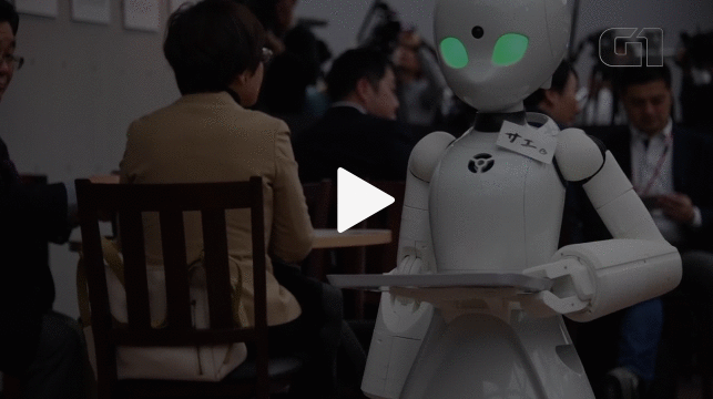 Você não pode perder esse vídeo! Robôs controlados por pessoas com deficiência servem clientes em café no Japão